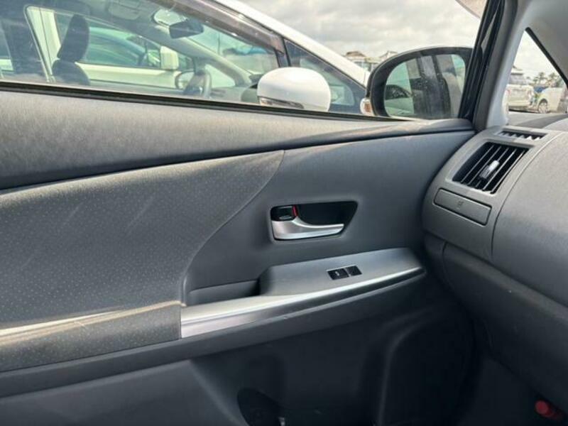 PRIUS ALPHA