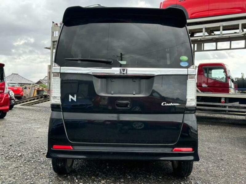 N BOX CUSTOM