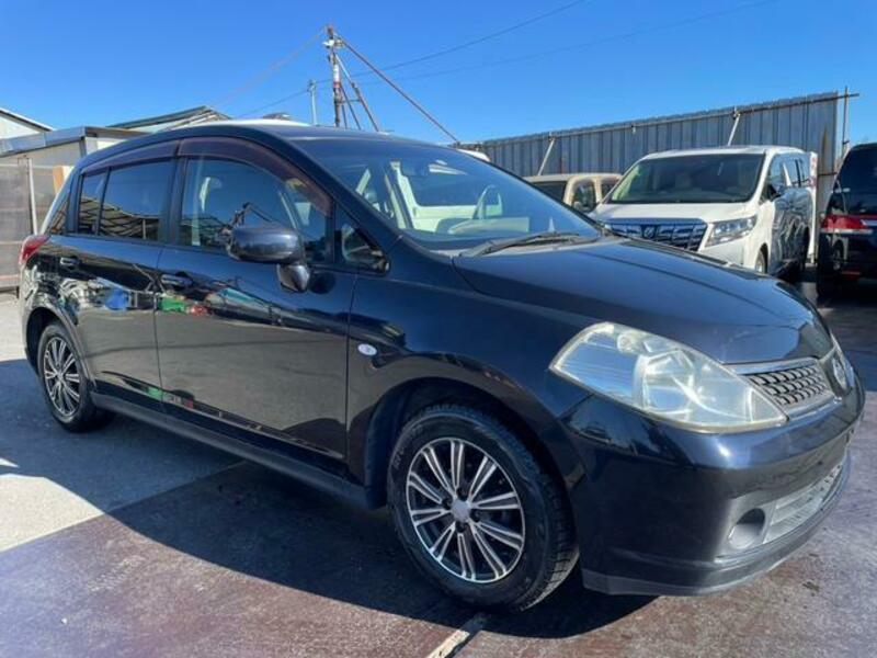NISSAN TIIDA