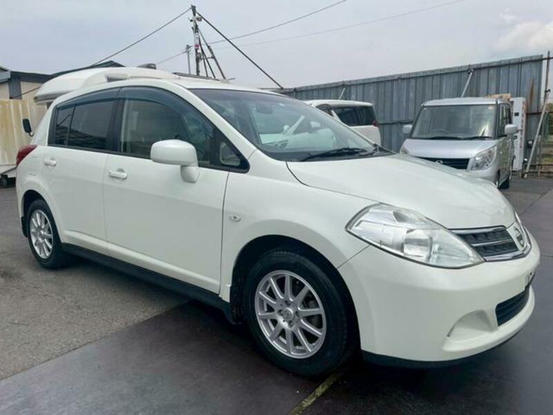 NISSAN TIIDA