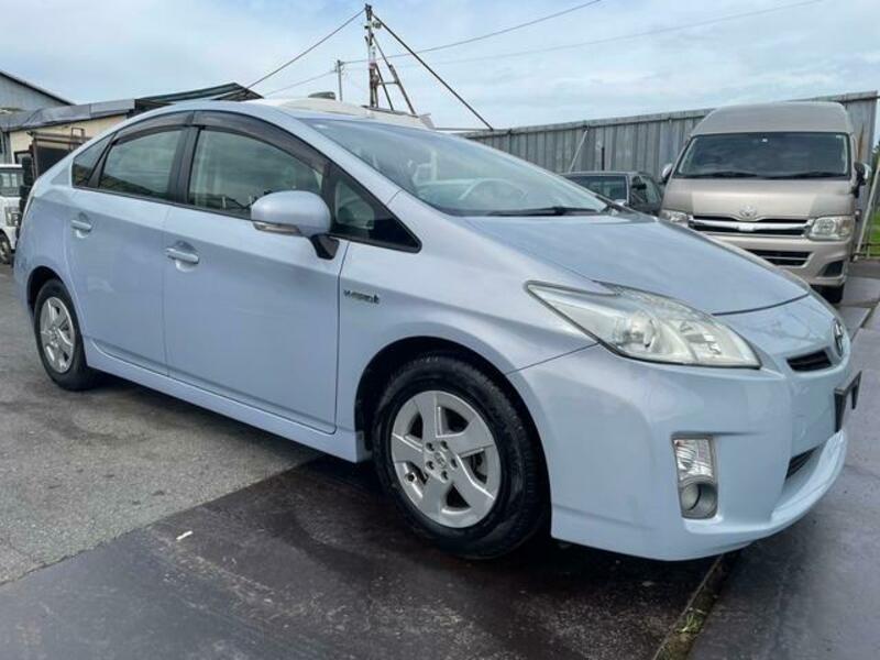 TOYOTA PRIUS