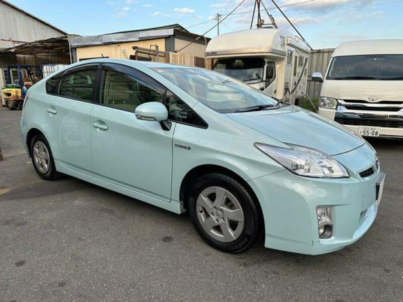TOYOTA PRIUS