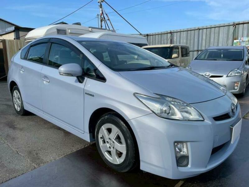 TOYOTA PRIUS