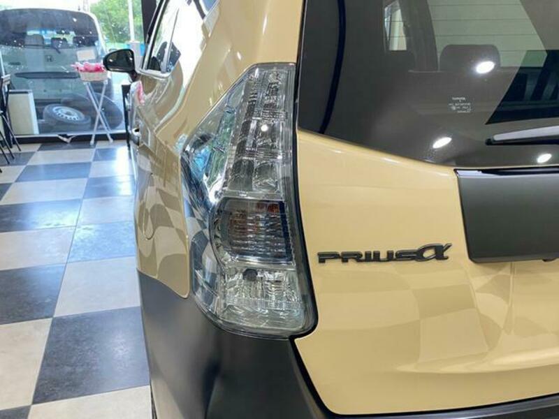 PRIUS ALPHA