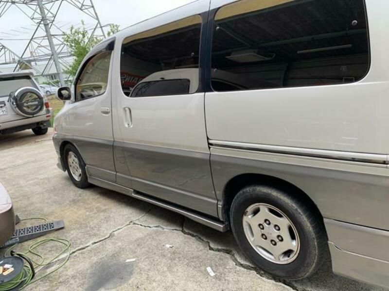 GRAND HIACE