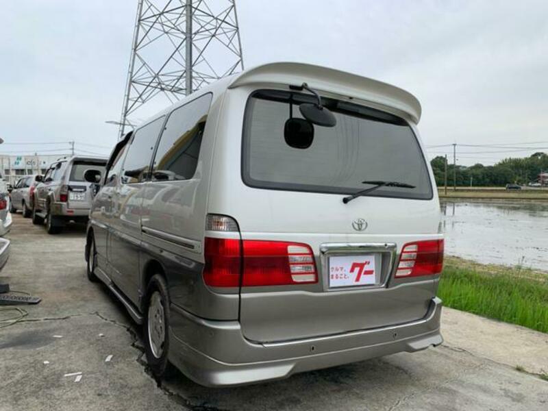 GRAND HIACE