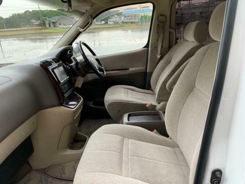 GRAND HIACE