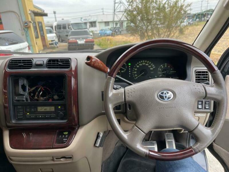 GRAND HIACE