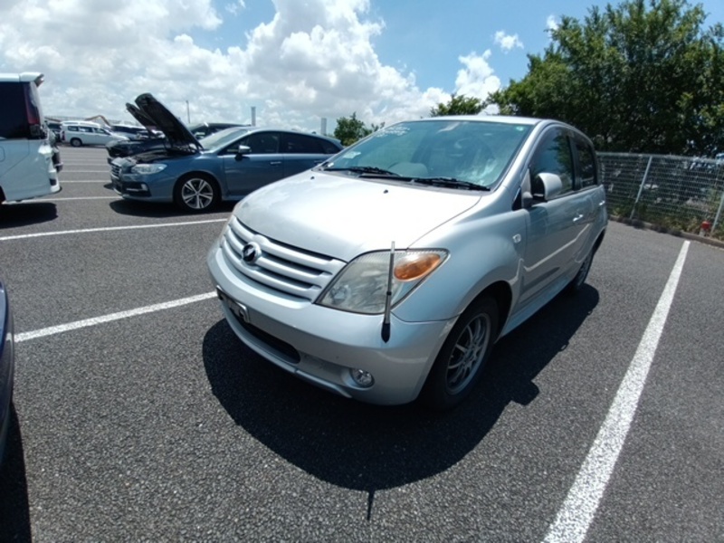 TOYOTA IST