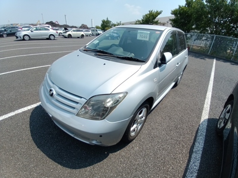 TOYOTA IST