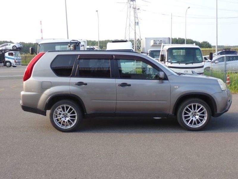 X-TRAIL