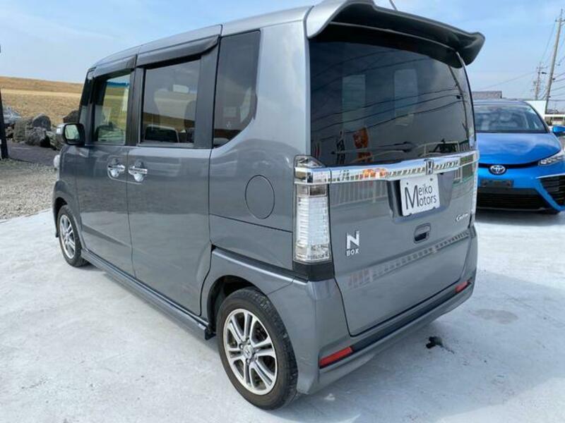 N BOX CUSTOM