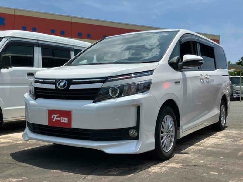TOYOTA VOXY