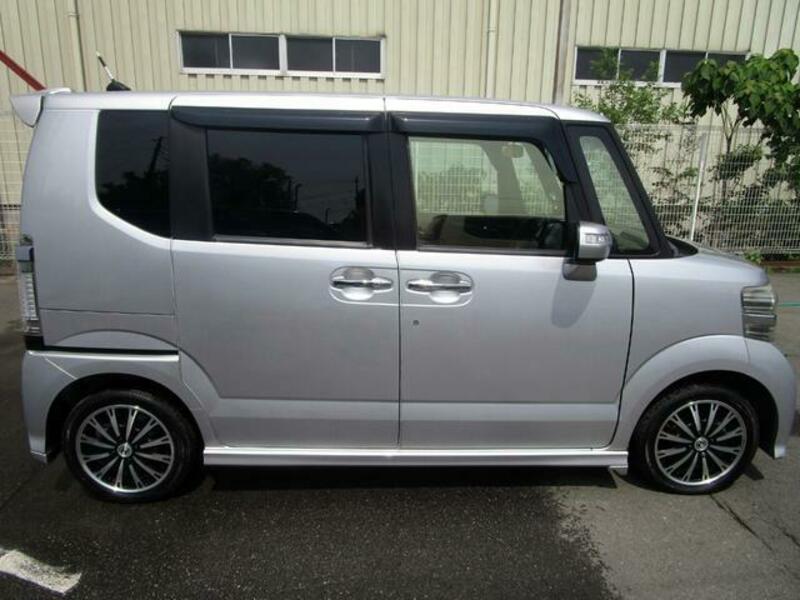 N BOX CUSTOM