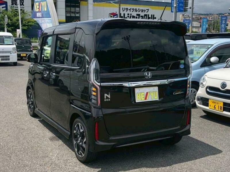 N BOX CUSTOM