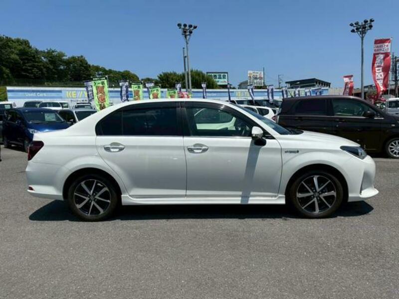 COROLLA AXIO