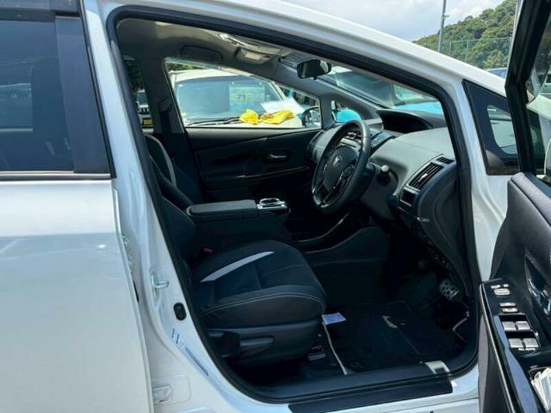 PRIUS ALPHA