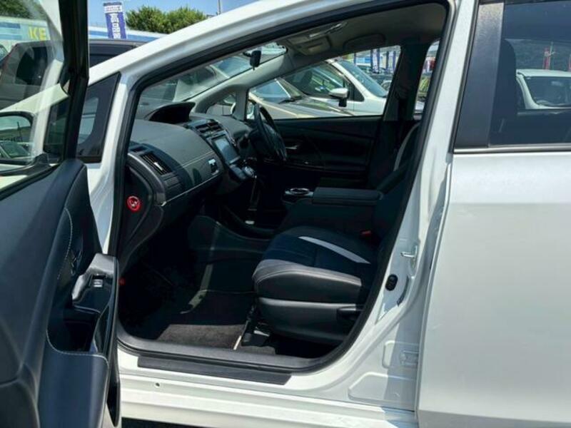 PRIUS ALPHA