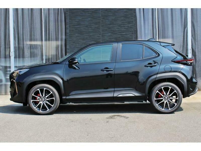 YARIS CROSS