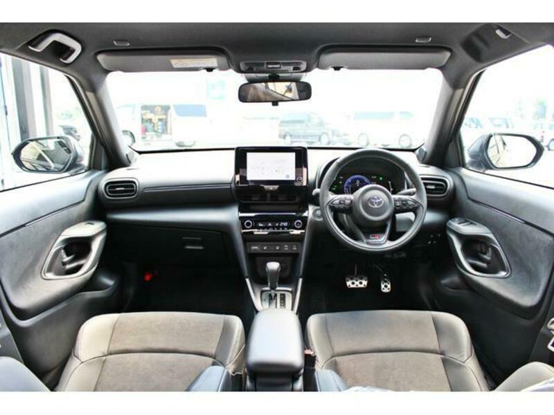 YARIS CROSS