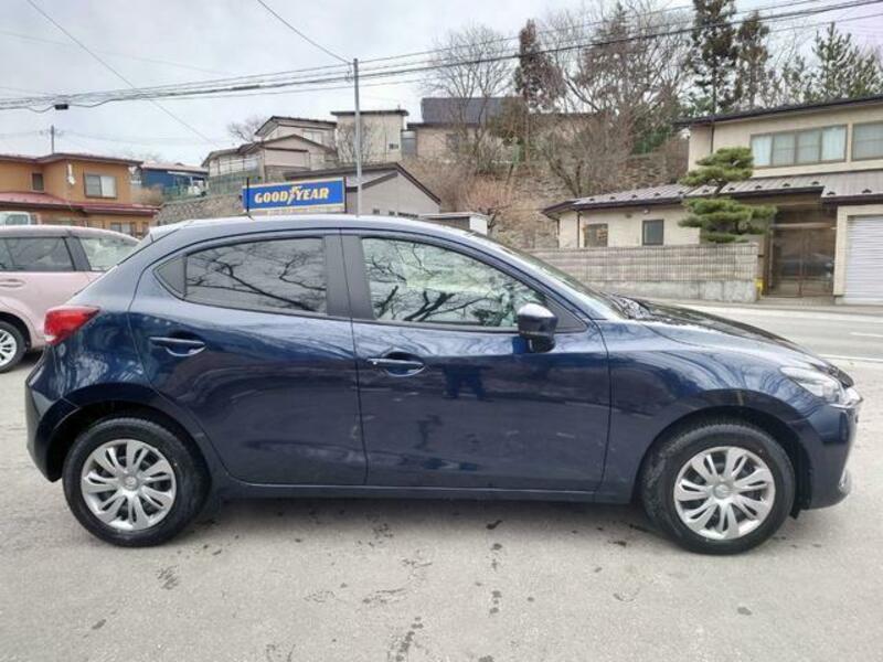 MAZDA2