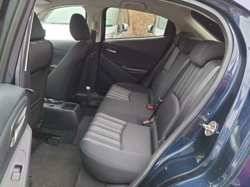 MAZDA2