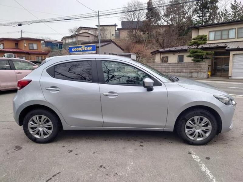 MAZDA2