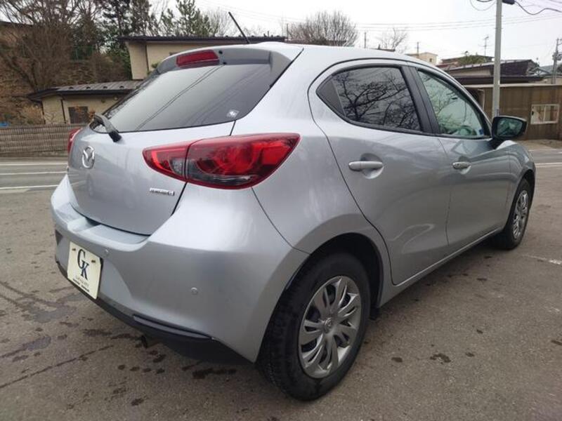 MAZDA2