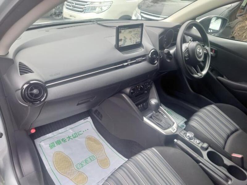 MAZDA2