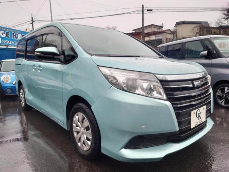 TOYOTA NOAH