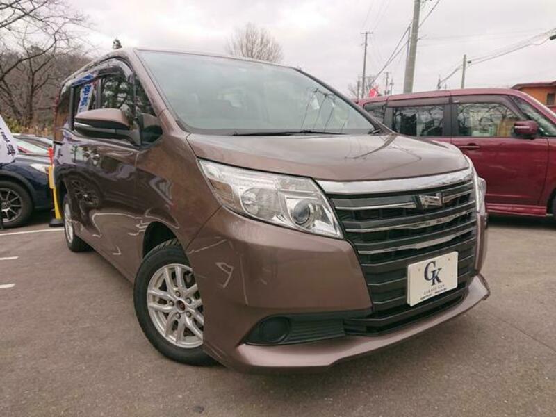 TOYOTA NOAH