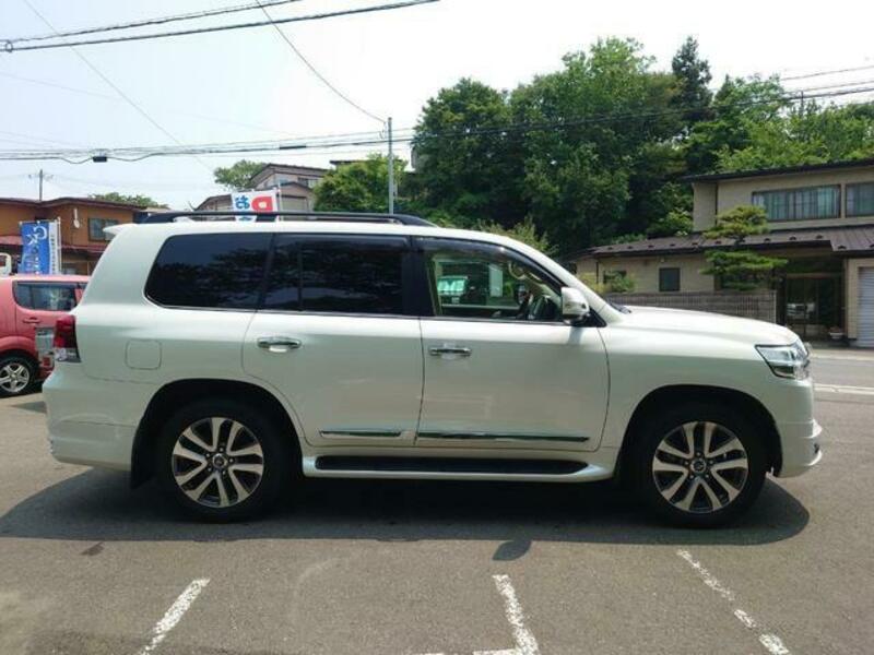 LAND CRUISER