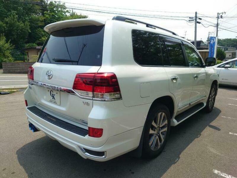 LAND CRUISER