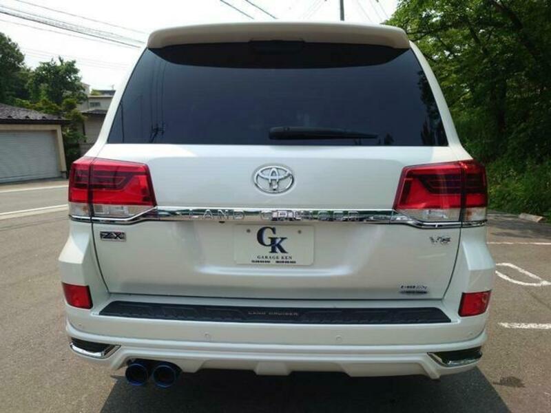 LAND CRUISER