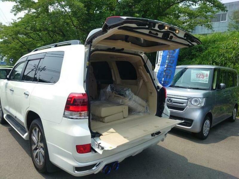 LAND CRUISER