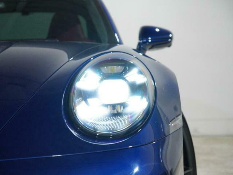911