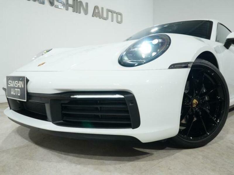 911