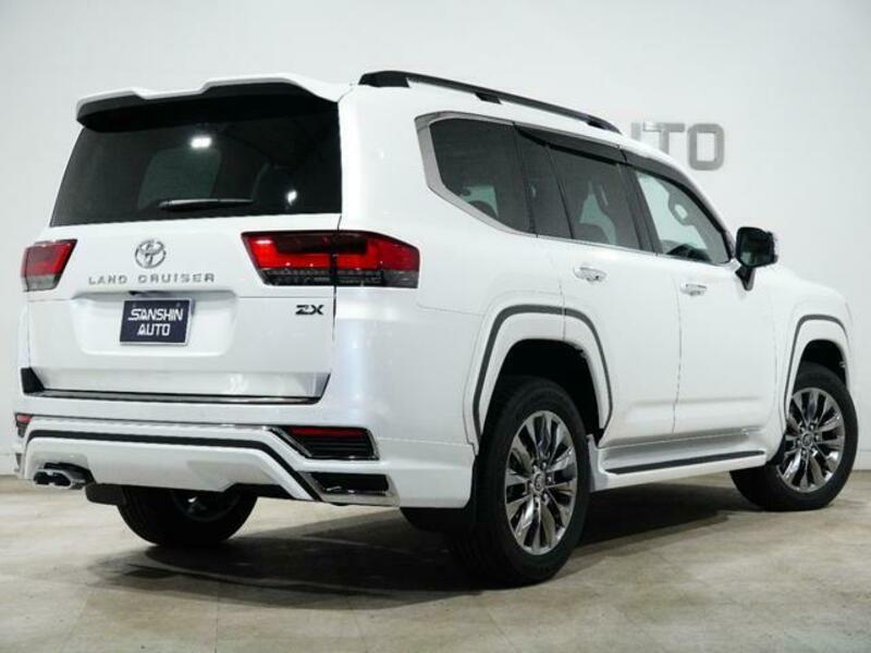 LAND CRUISER