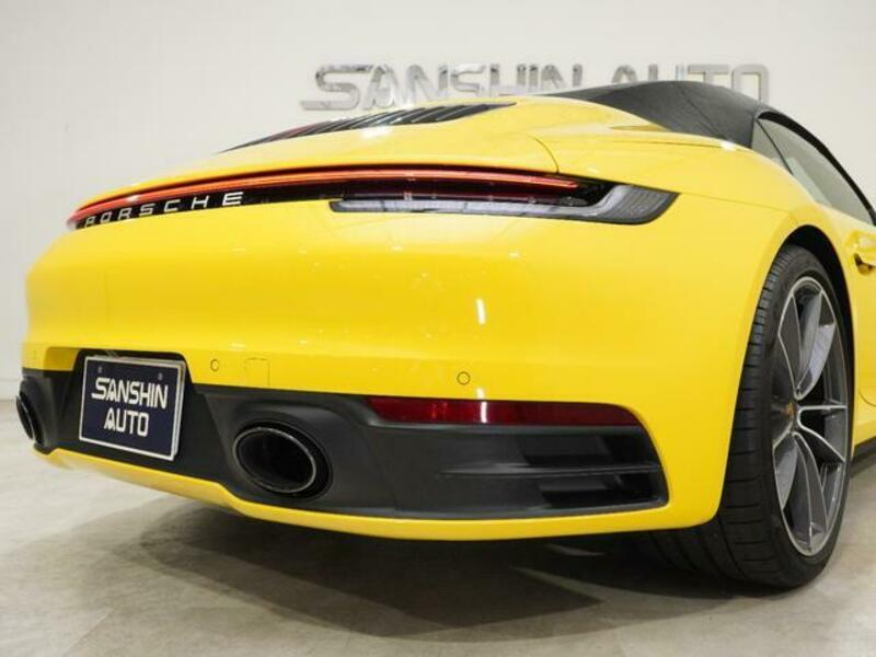 911