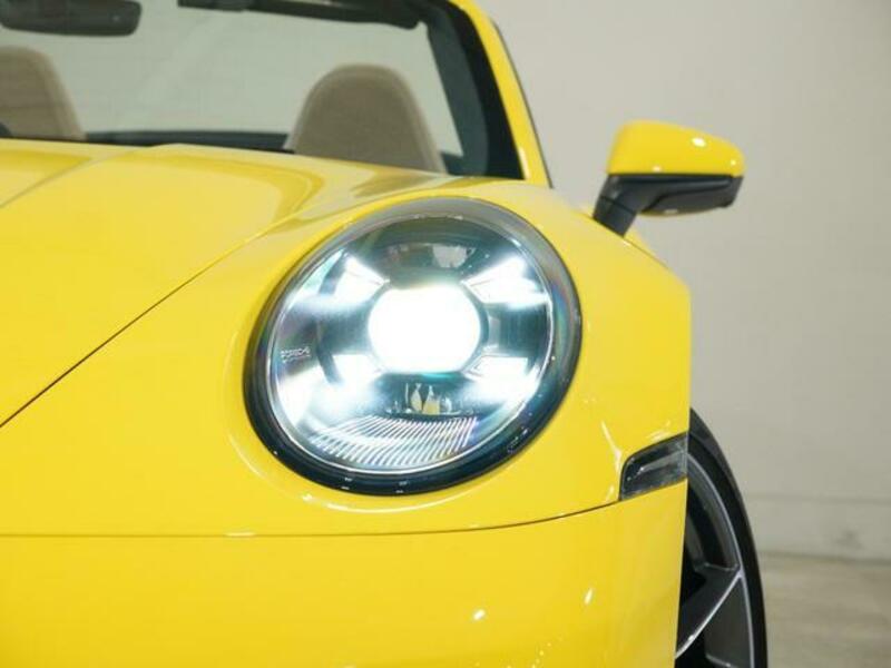911
