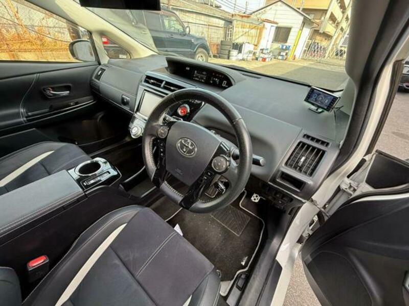PRIUS ALPHA