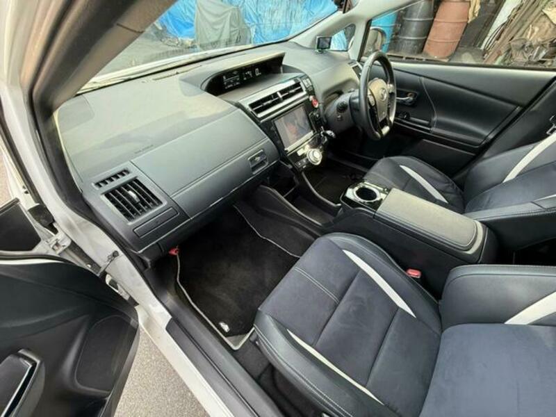 PRIUS ALPHA