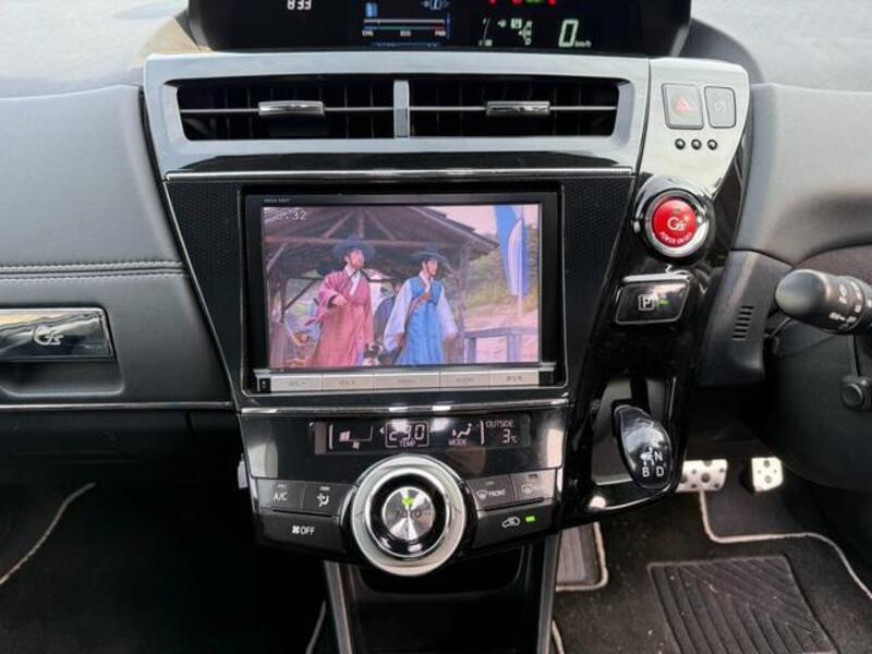 PRIUS ALPHA