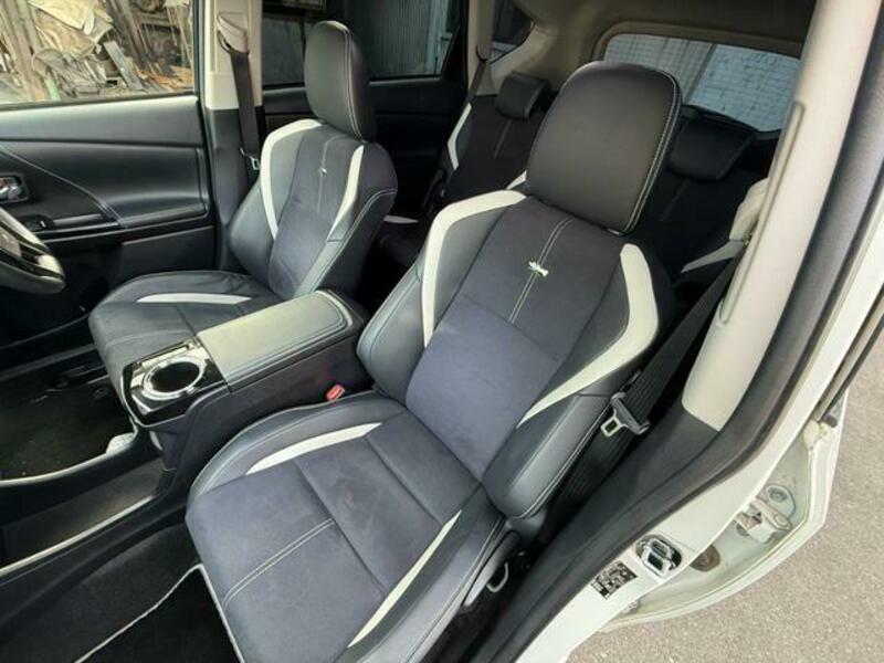 PRIUS ALPHA