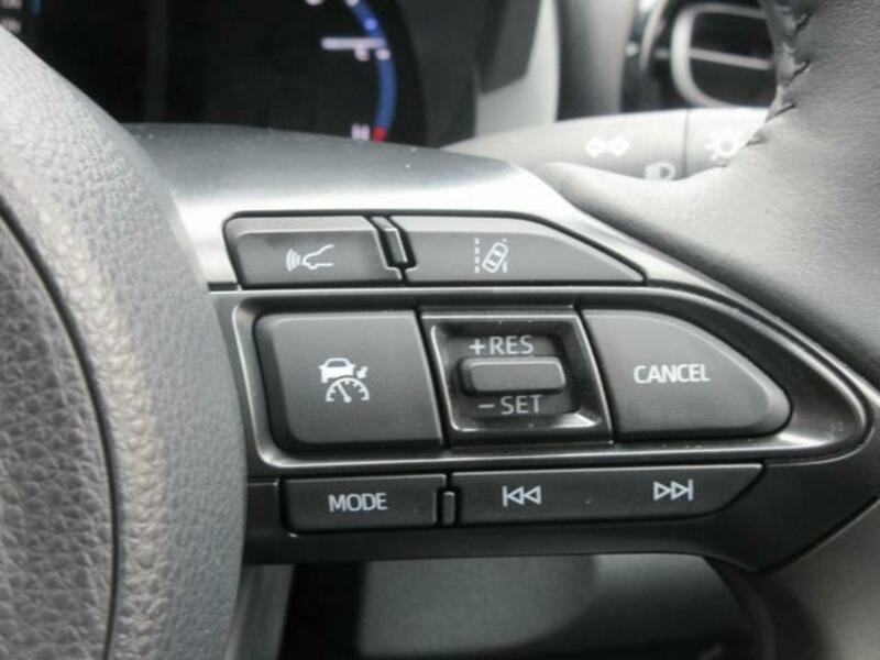 YARIS CROSS
