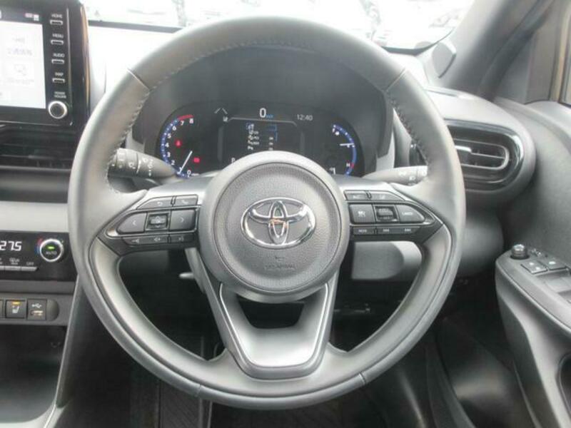 YARIS CROSS