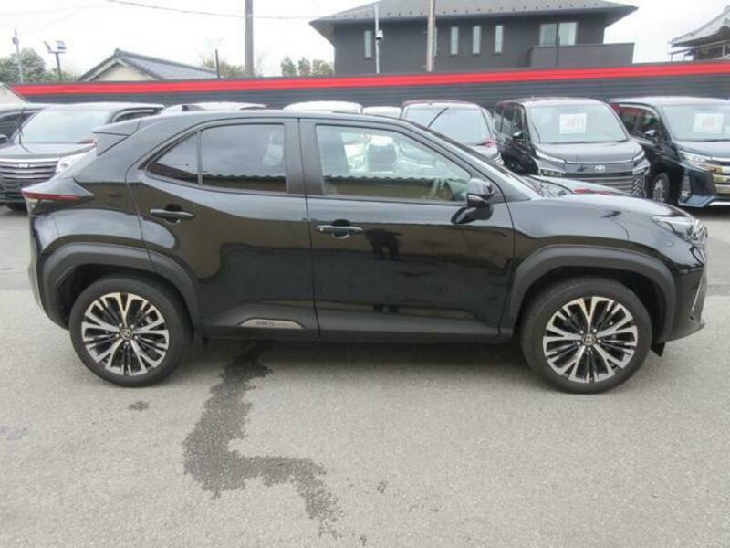 YARIS CROSS