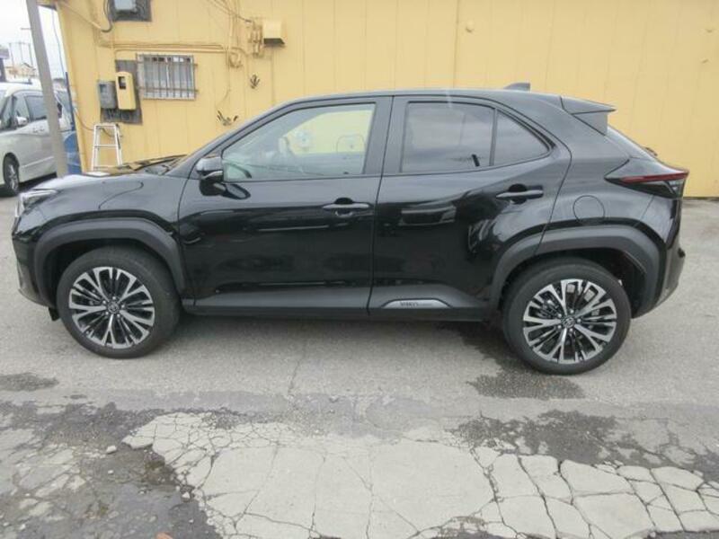 YARIS CROSS