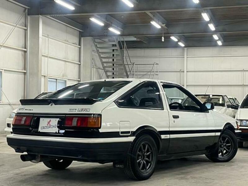 COROLLA LEVIN