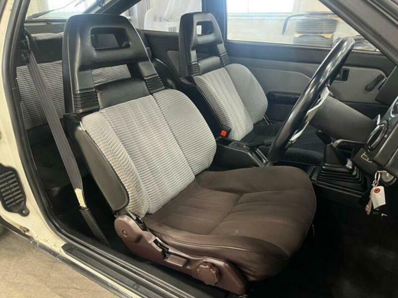 COROLLA LEVIN